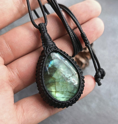 Labradorite Macrame Necklace | Pendant size approx 5.5 cm