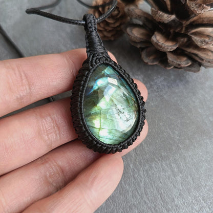 Labradorite Macrame Necklace | Pendant size approx 5.5 cm