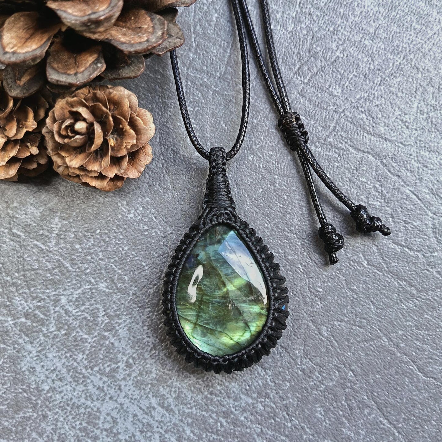 Labradorite Macrame Necklace | Pendant size approx 5.5 cm