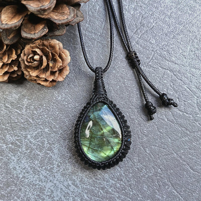 Labradorite Macrame Necklace | Pendant size approx 5.5 cm
