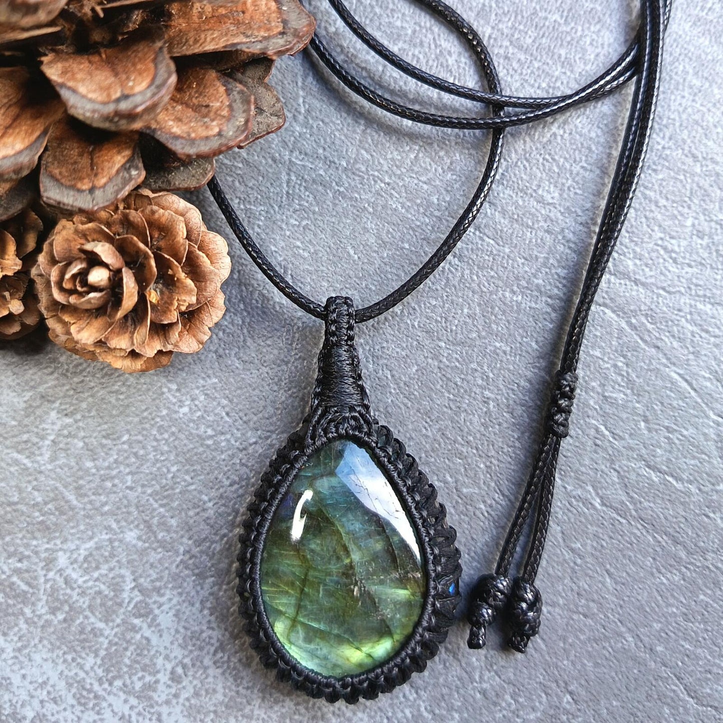 Labradorite Macrame Necklace | Pendant size approx 5.5 cm