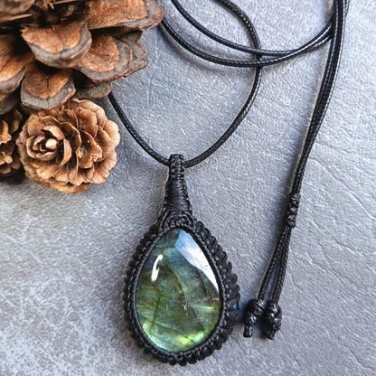 Labradorite Macrame Necklace | Pendant size approx 5.5 cm