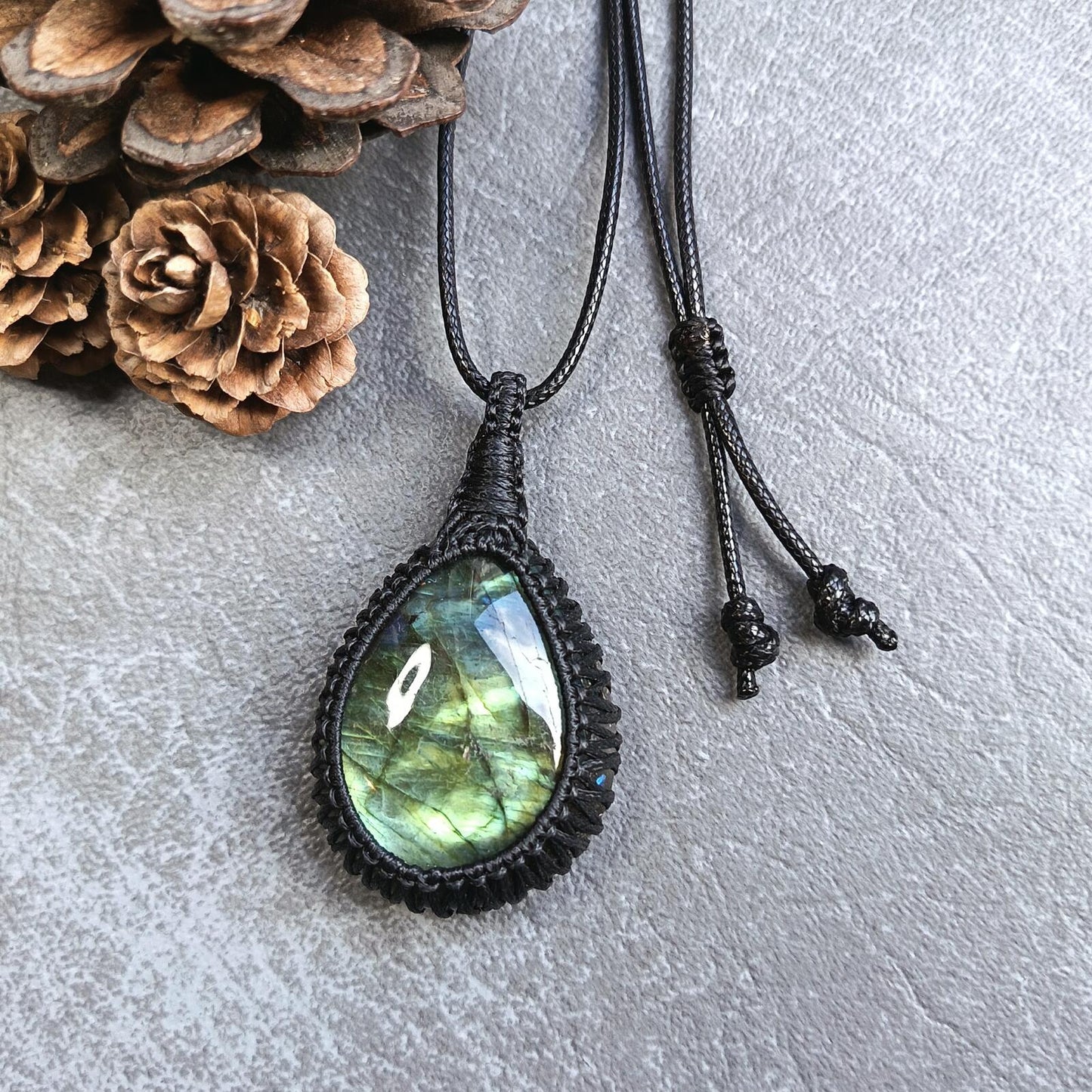 Labradorite Macrame Necklace | Pendant size approx 5.5 cm