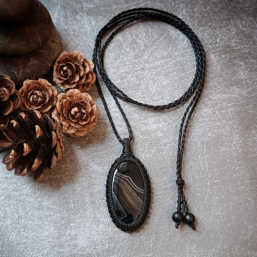 Banded Agate Macrame Necklace | Pendant size approx 5.2 cm