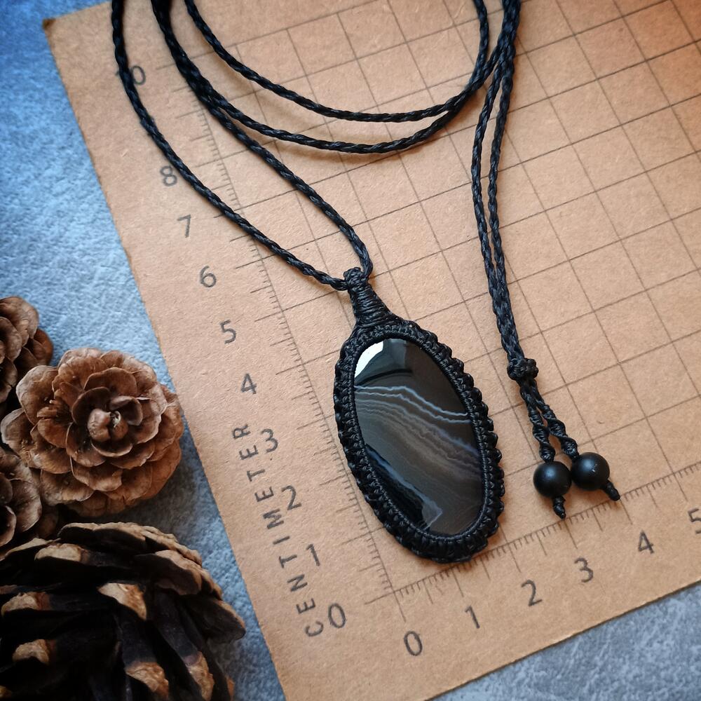 Banded Agate Macrame Necklace | Pendant size approx 5.2 cm