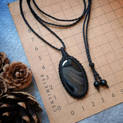 Banded Agate Macrame Necklace | Pendant size approx 5.2 cm