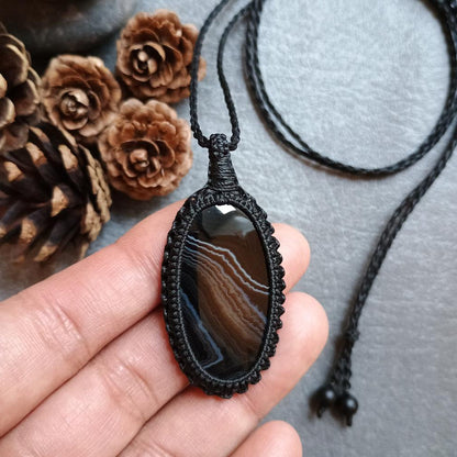 Banded Agate Macrame Necklace | Pendant size approx 5.2 cm