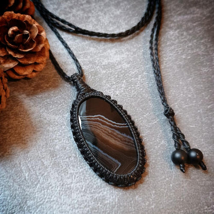 Banded Agate Macrame Necklace | Pendant size approx 5.2 cm