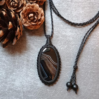 Banded Agate Macrame Necklace | Pendant size approx 5.2 cm