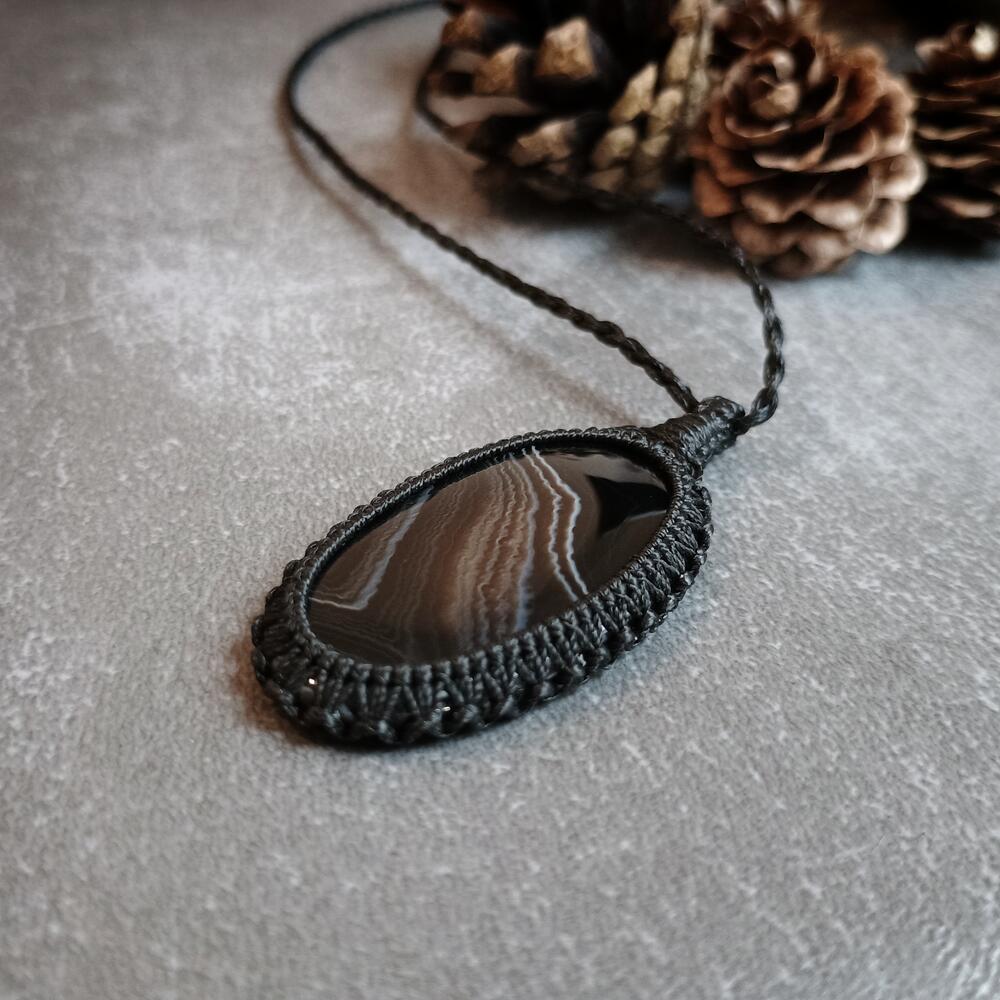 Banded Agate Macrame Necklace | Pendant size approx 5.2 cm