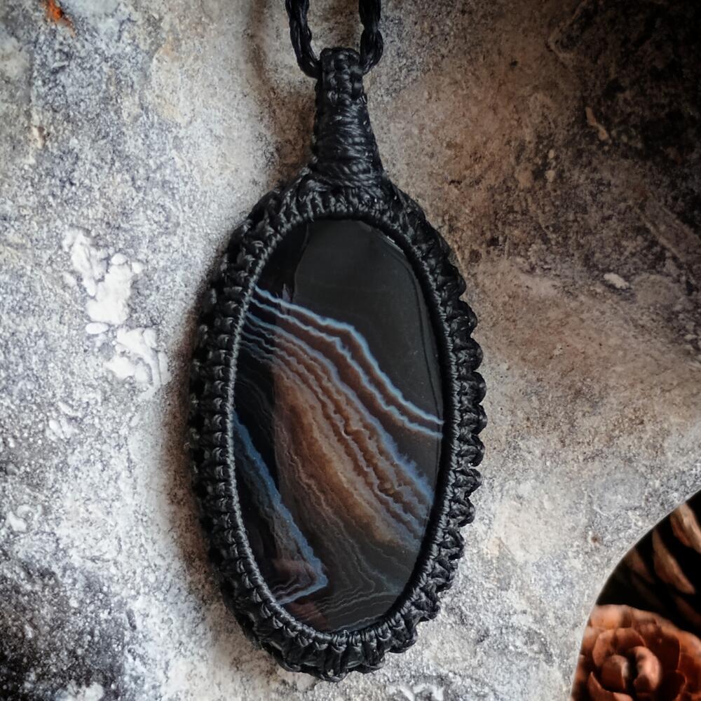 Banded Agate Macrame Necklace | Pendant size approx 5.2 cm