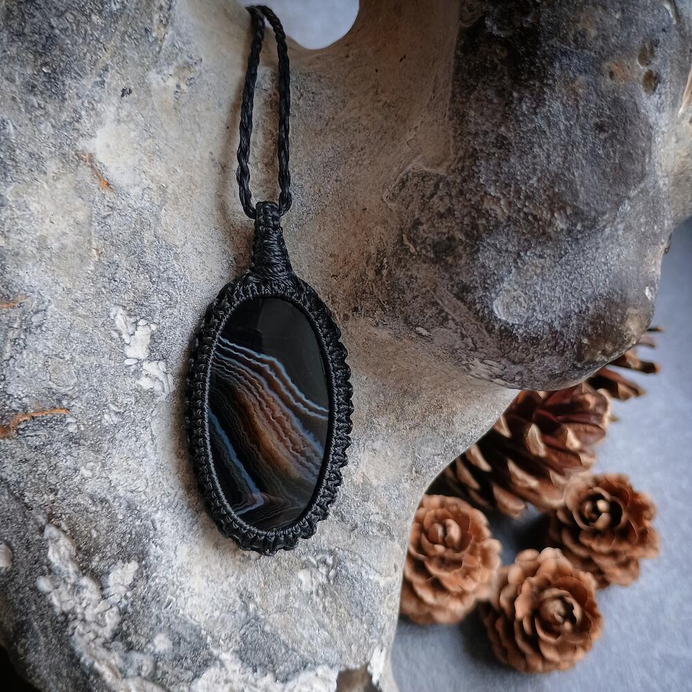 Banded Agate Macrame Necklace | Pendant size approx 5.2 cm