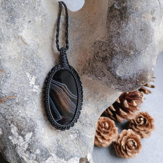 Banded Agate Macrame Necklace | Pendant size approx 5.2 cm