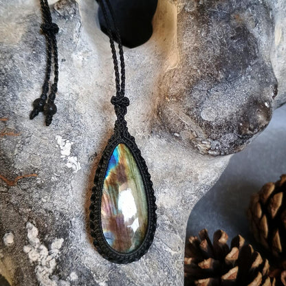 Labradorite Macrame Necklace | Pendant size approx 5.3 cm