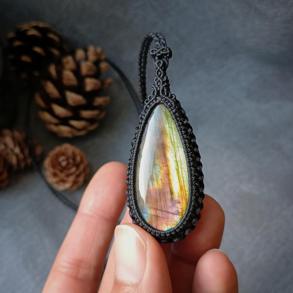 Labradorite Macrame Necklace | Pendant size approx 5.3 cm