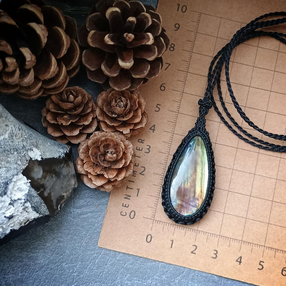 Labradorite Macrame Necklace | Pendant size approx 5.3 cm