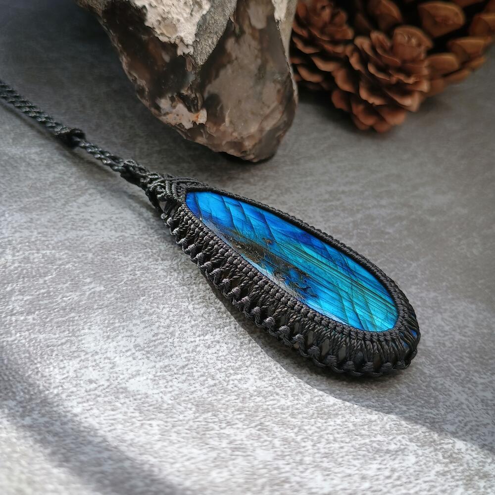 Labradorite Macrame Necklace | Pendant size approx 6.8 cm