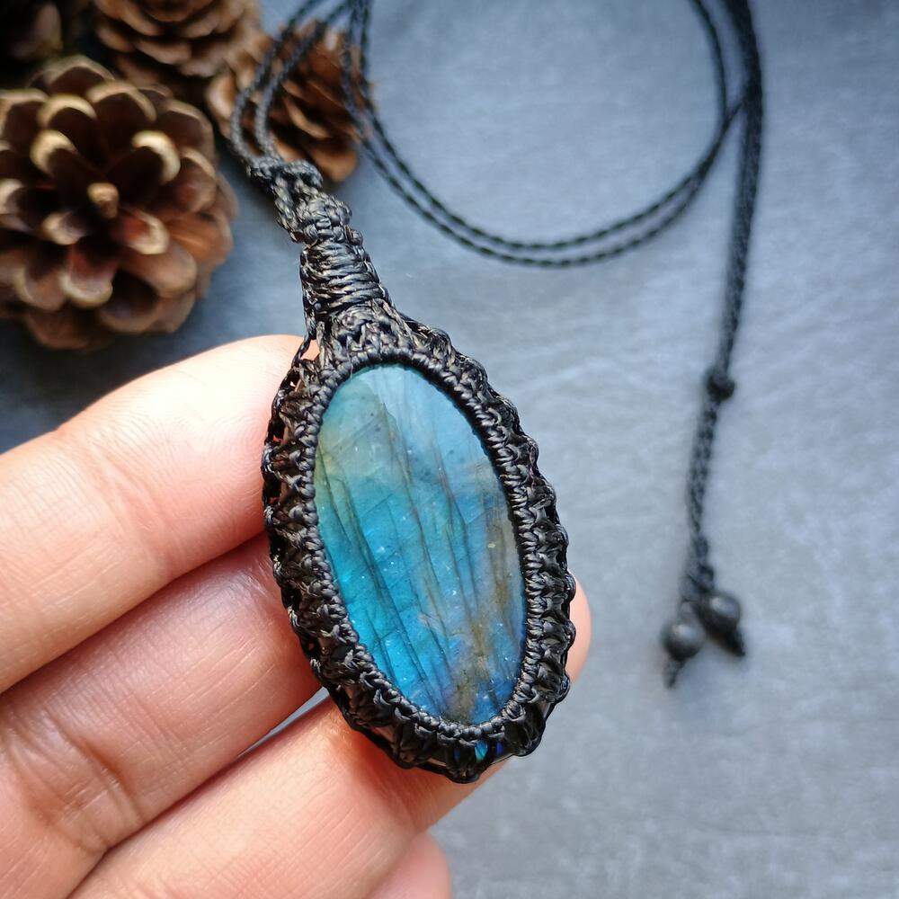 Labradorite Macrame Necklace | Pendant size approx 5.1 cm