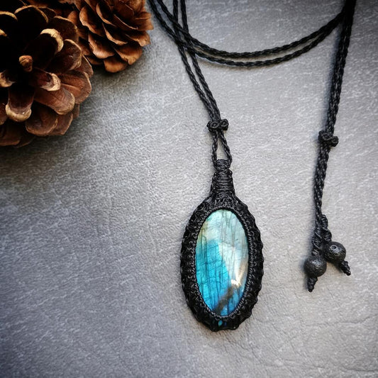 Labradorite Macrame Necklace | Pendant size approx 5.1 cm