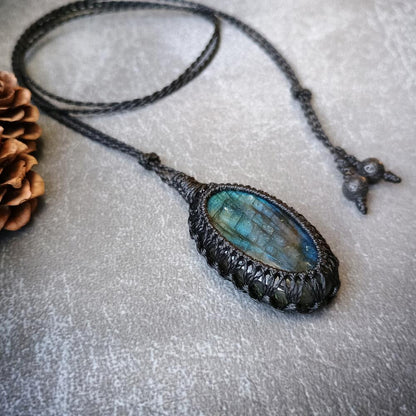 Labradorite Macrame Necklace | Pendant size approx 5.1 cm