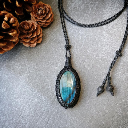 Labradorite Macrame Necklace | Pendant size approx 5.1 cm