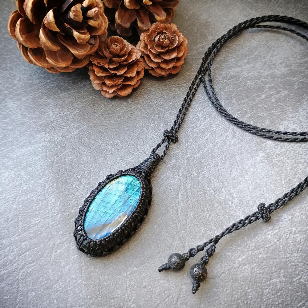 Labradorite Macrame Necklace | Pendant size approx 5.1 cm