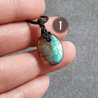 Mini Labradorite Macrame Necklace [LOT-DGA1]