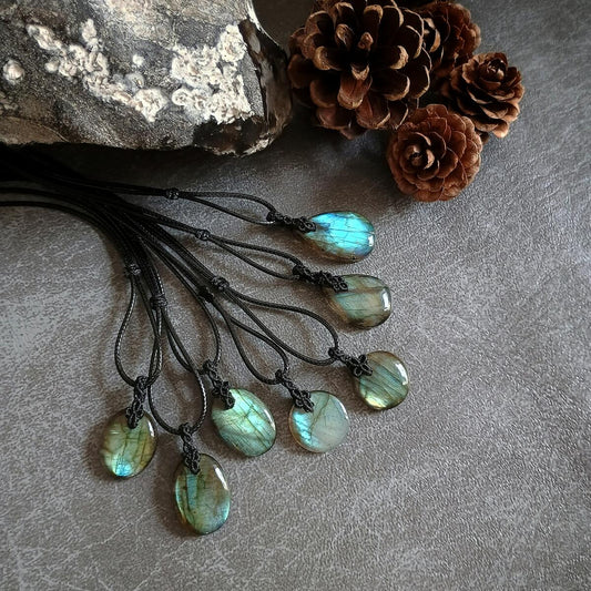 Mini Labradorite Macrame Necklace [LOT-DGA1]