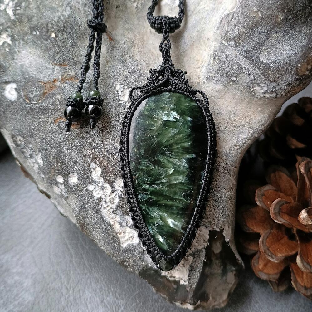 Seraphinite Macrame Necklace | Pendant size approx 8.3 cm