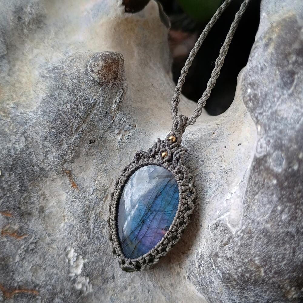 Spectrolite Labradorite Macrame Necklace | Pendant size approx 4.4 cm