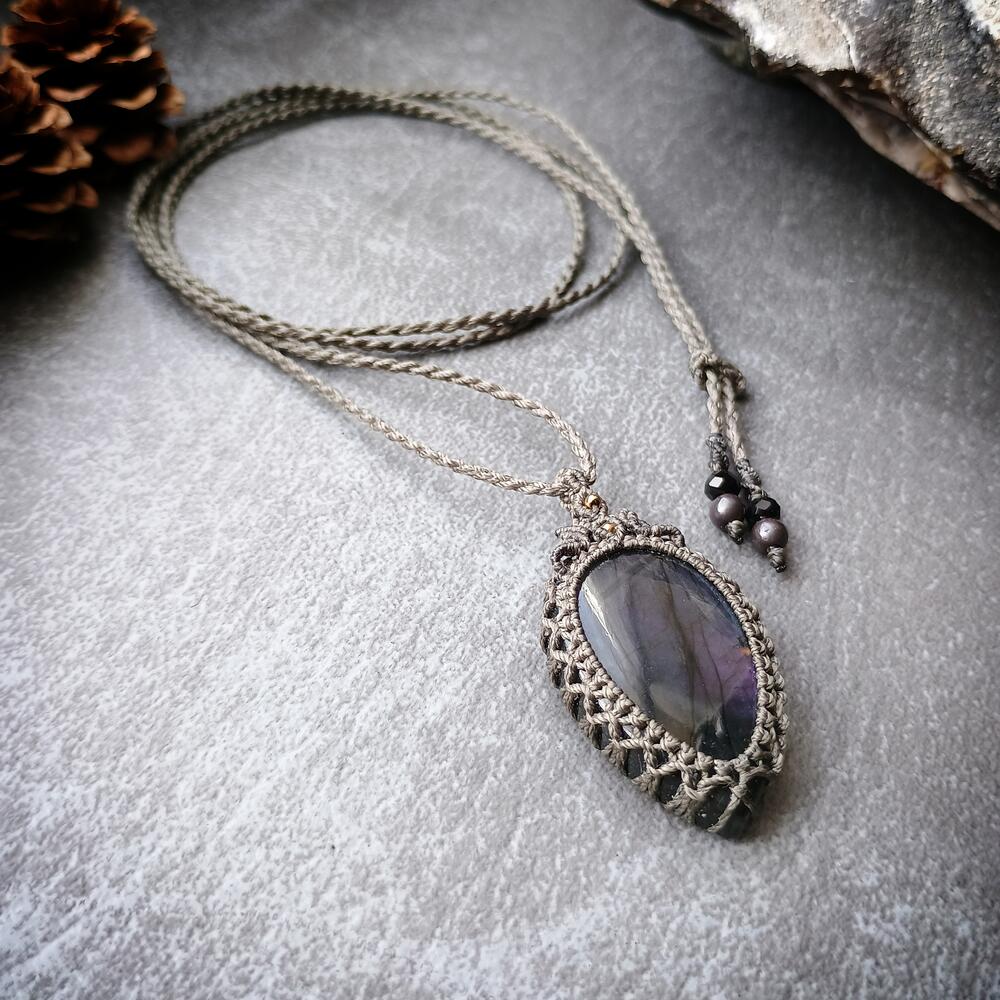 Spectrolite Labradorite Macrame Necklace | Pendant size approx 4.4 cm