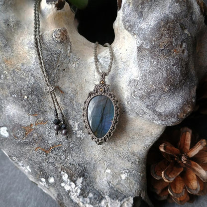 Spectrolite Labradorite Macrame Necklace | Pendant size approx 4.4 cm