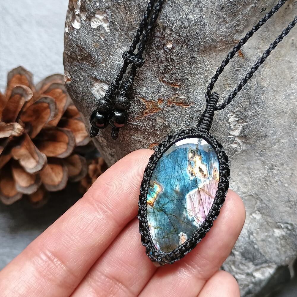 Spectrolite Labradorite Macrame Necklace | Pendant size approx 5.2 cm