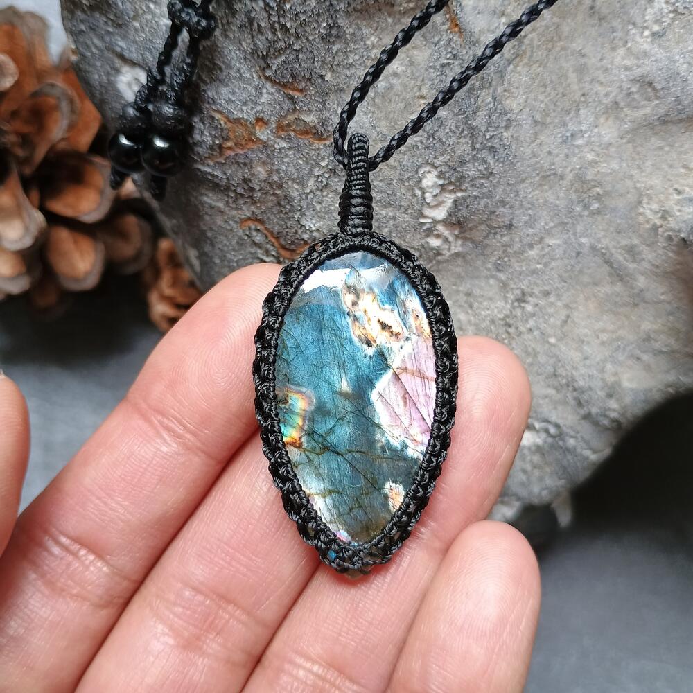Spectrolite Labradorite Macrame Necklace | Pendant size approx 5.2 cm