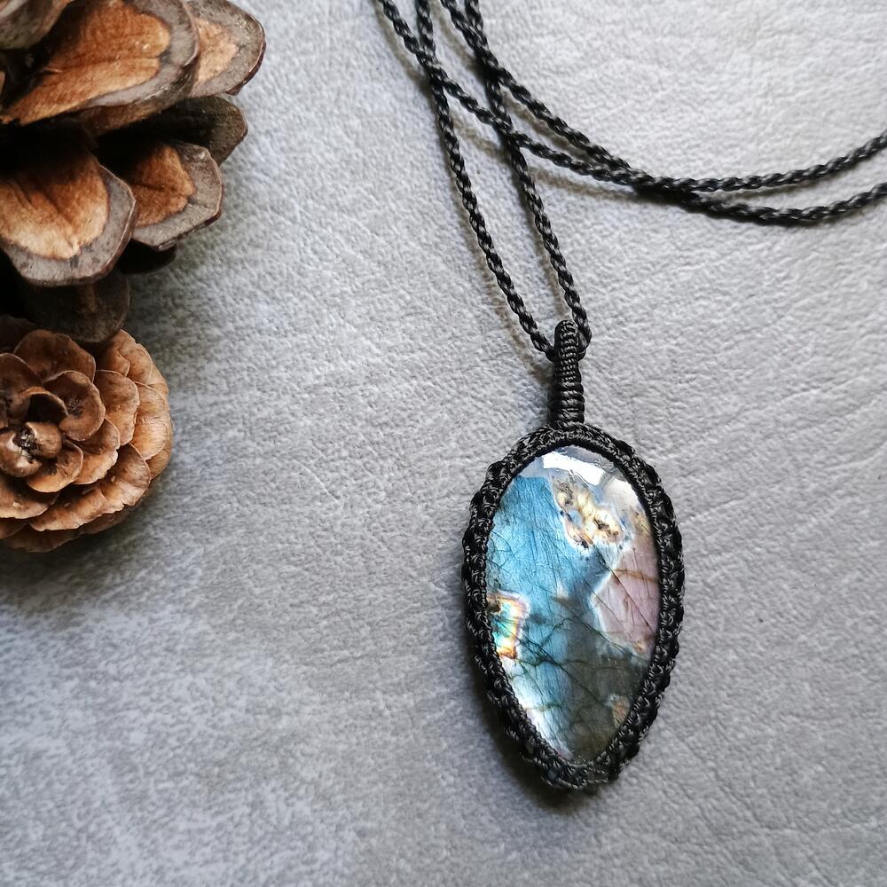 Spectrolite Labradorite Macrame Necklace | Pendant size approx 5.2 cm