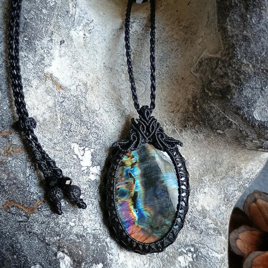 Spectrolite Labradorite Macrame Necklace | Pendant size approx 4.4 cm
