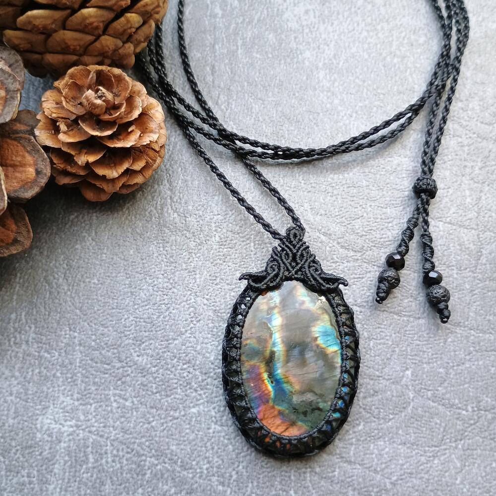 Spectrolite Labradorite Macrame Necklace | Pendant size approx 4.4 cm