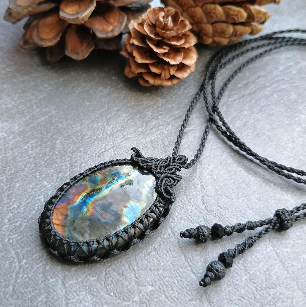 Spectrolite Labradorite Macrame Necklace | Pendant size approx 4.4 cm