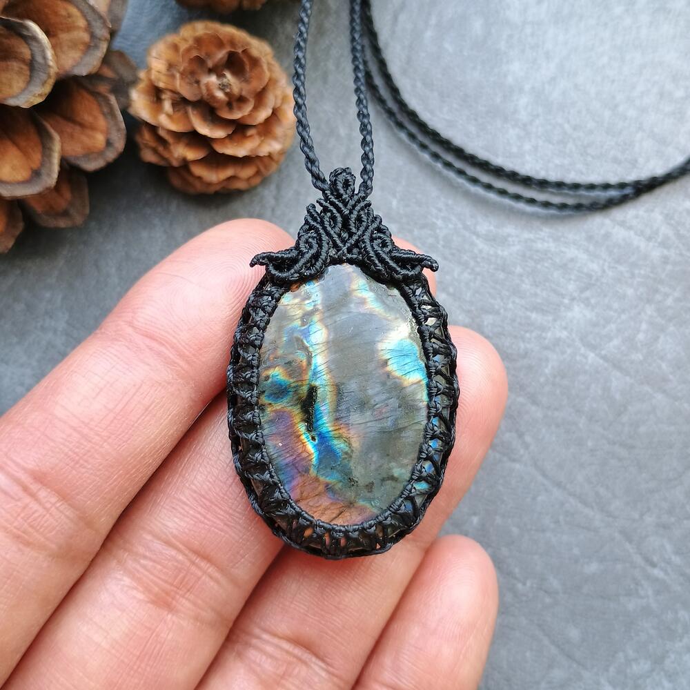 Spectrolite Labradorite Macrame Necklace | Pendant size approx 4.4 cm