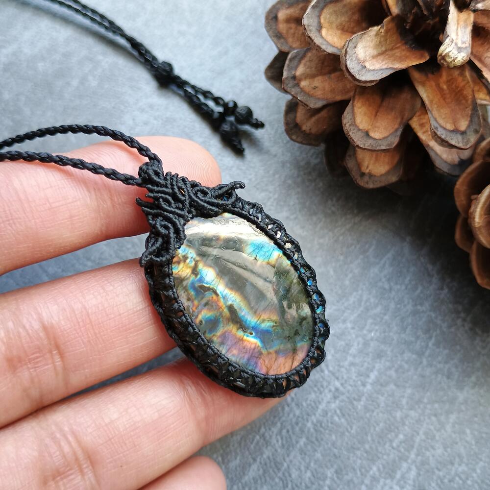 Spectrolite Labradorite Macrame Necklace | Pendant size approx 4.4 cm