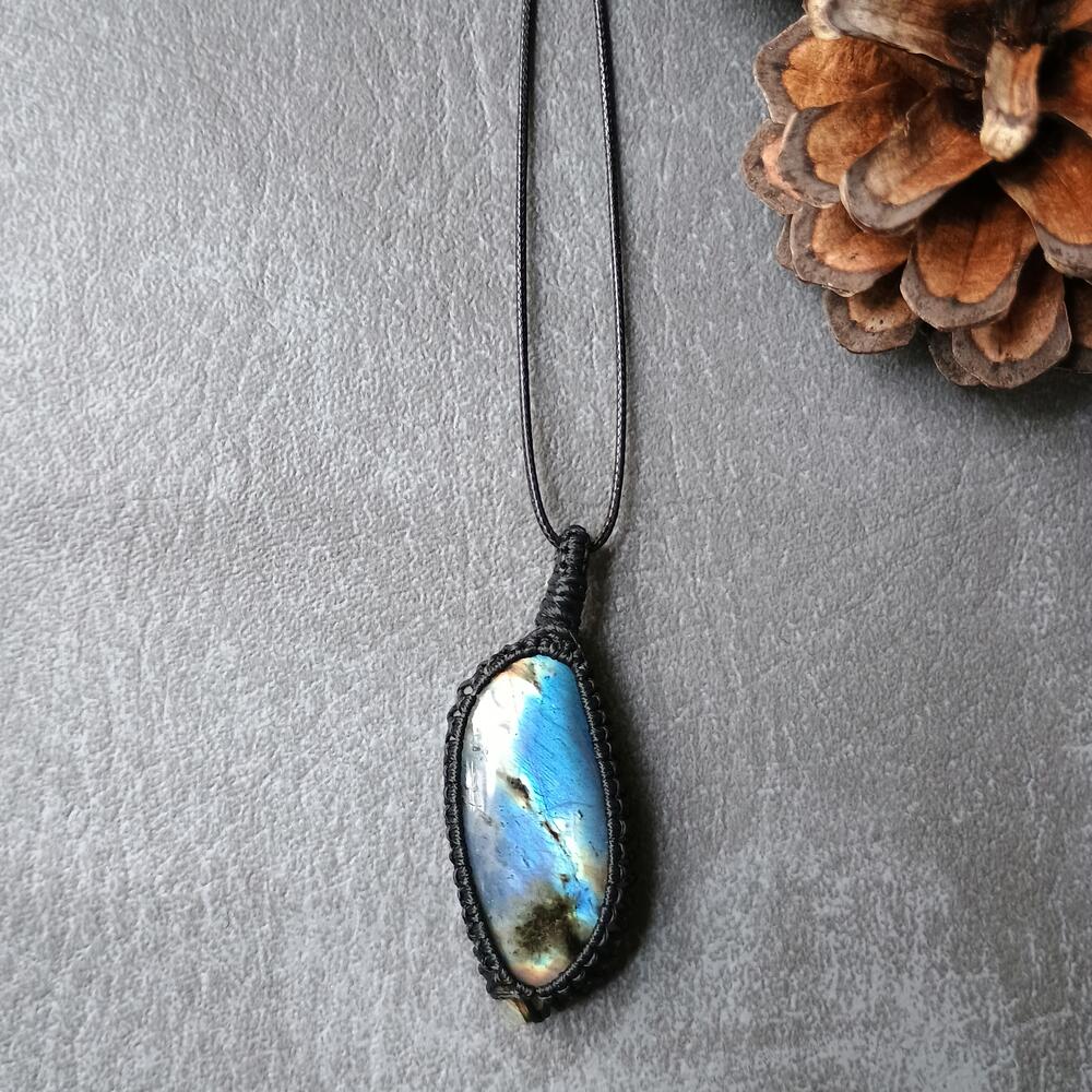 Labradorite - Leaf shape Macrame Necklace  | Pendant size approx 5.9 cm