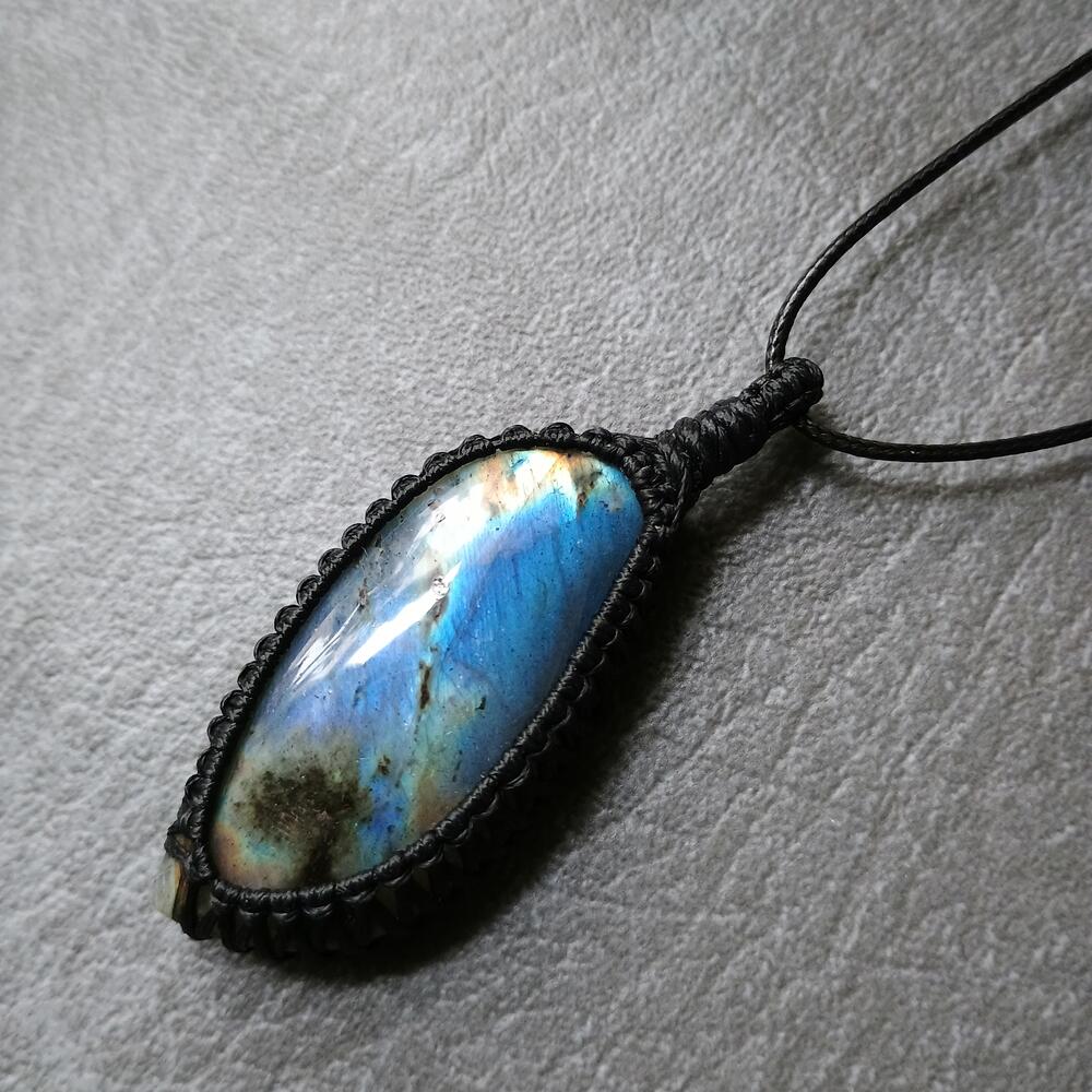 Labradorite - Leaf shape Macrame Necklace  | Pendant size approx 5.9 cm