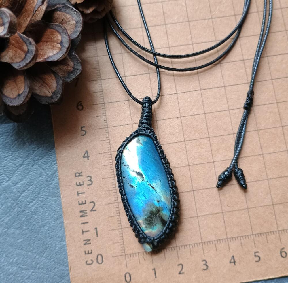 Labradorite - Leaf shape Macrame Necklace  | Pendant size approx 5.9 cm