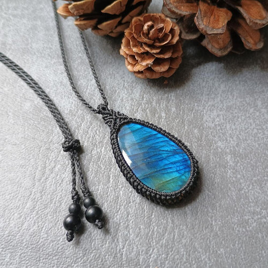 Labradorite Macrame Necklace | Pendant size approx 4.8 cm