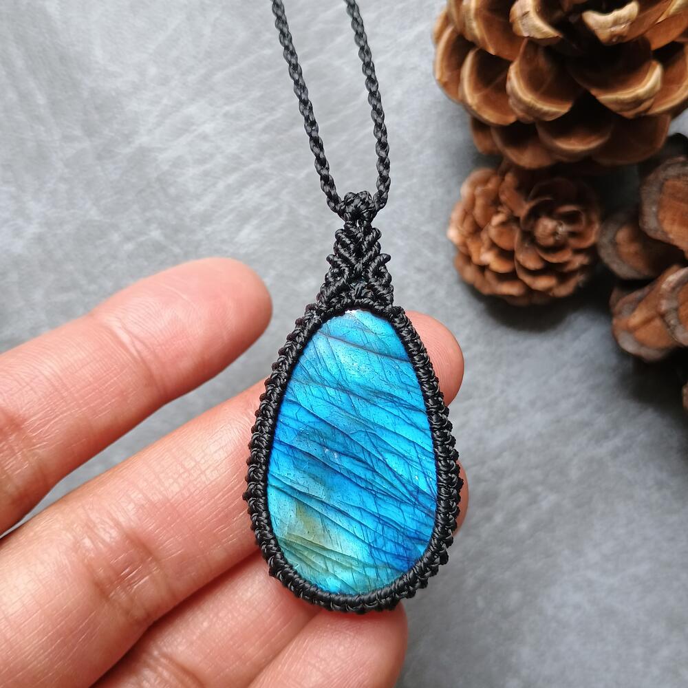 Labradorite Macrame Necklace | Pendant size approx 4.8 cm - SOLD