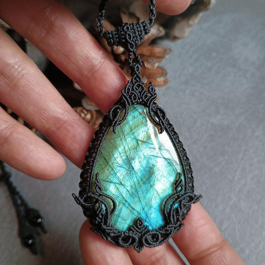 Labradorite Macrame Necklace - Freehand Design