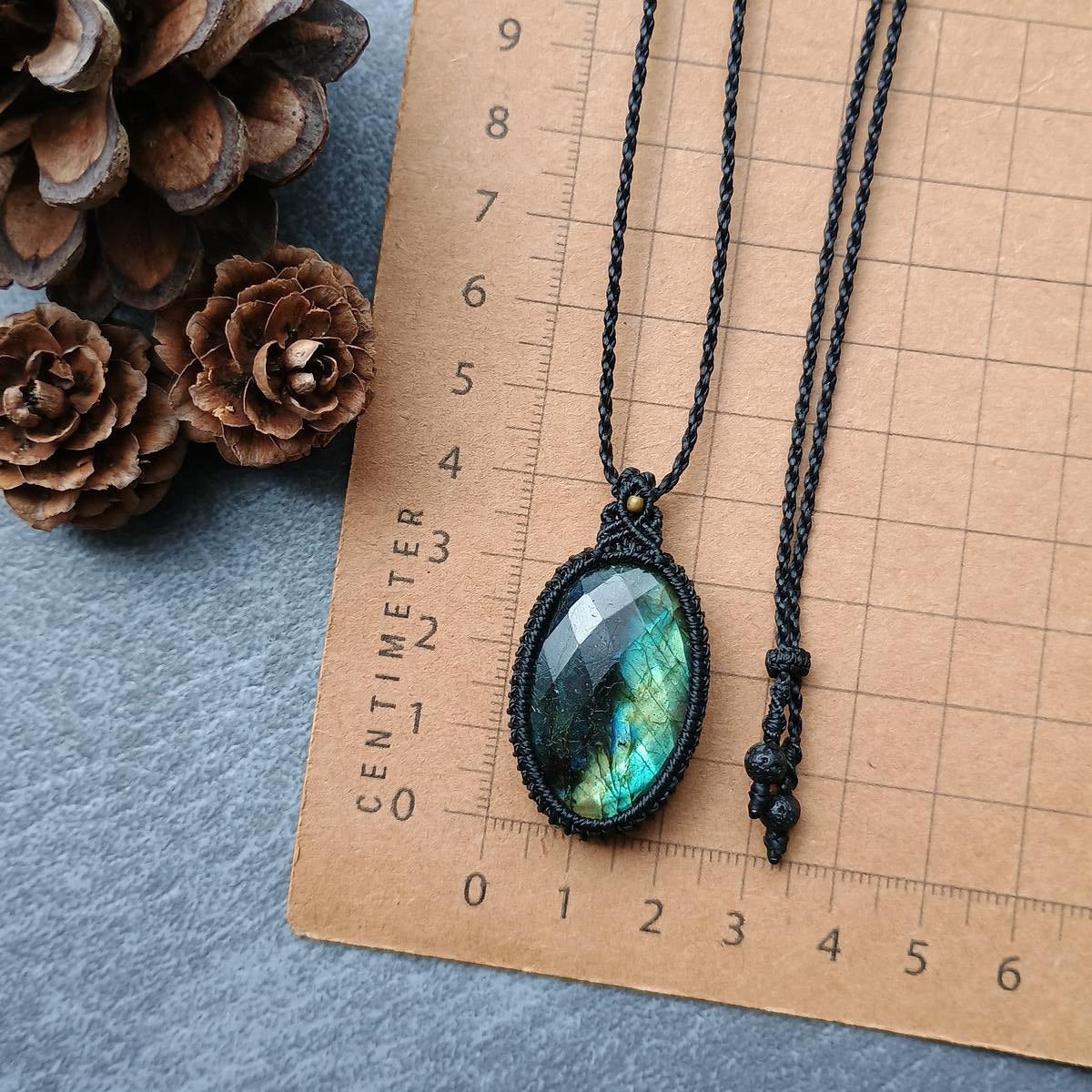 Labradorite Macrame Necklace | Pendant size approx 4.3 cm