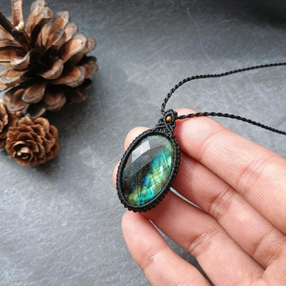 Labradorite Macrame Necklace | Pendant size approx 4.3 cm