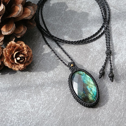 Labradorite Macrame Necklace | Pendant size approx 4.3 cm