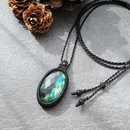Labradorite Macrame Necklace | Pendant size approx 4.3 cm